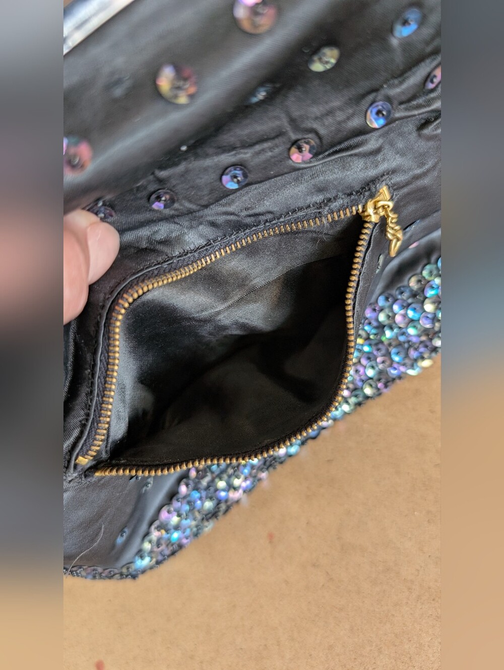 Vintage Evening Bag, Made In Honk Kong Black Iridescent Sequins Kiss Lock Clutch - Picture 9 of 16